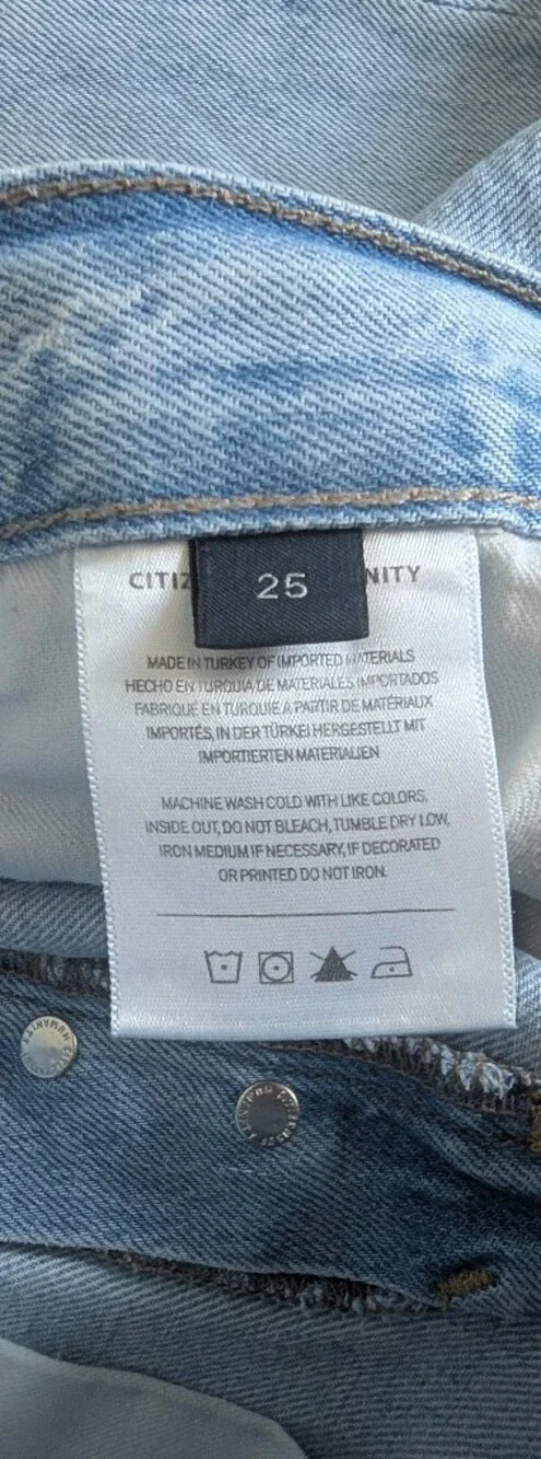 Citizens of Humanity Annina High-Rise Raw Hem Denim Shorts - Picture 6 of 14